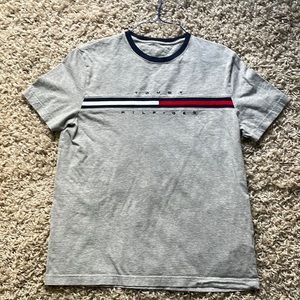 Tommy Hilfiger Mens T-shirt.  Grey.  Size L.